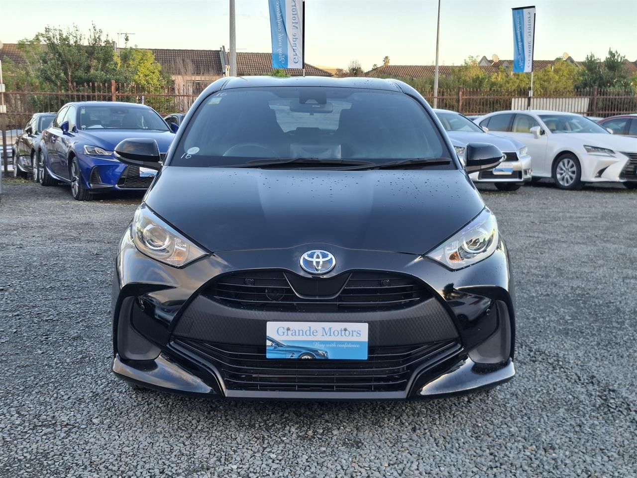 2022 Toyota Yaris Hybrid.Radar cruise.Lane assist.Park sensors.Alarm.Button start. Carousel 10