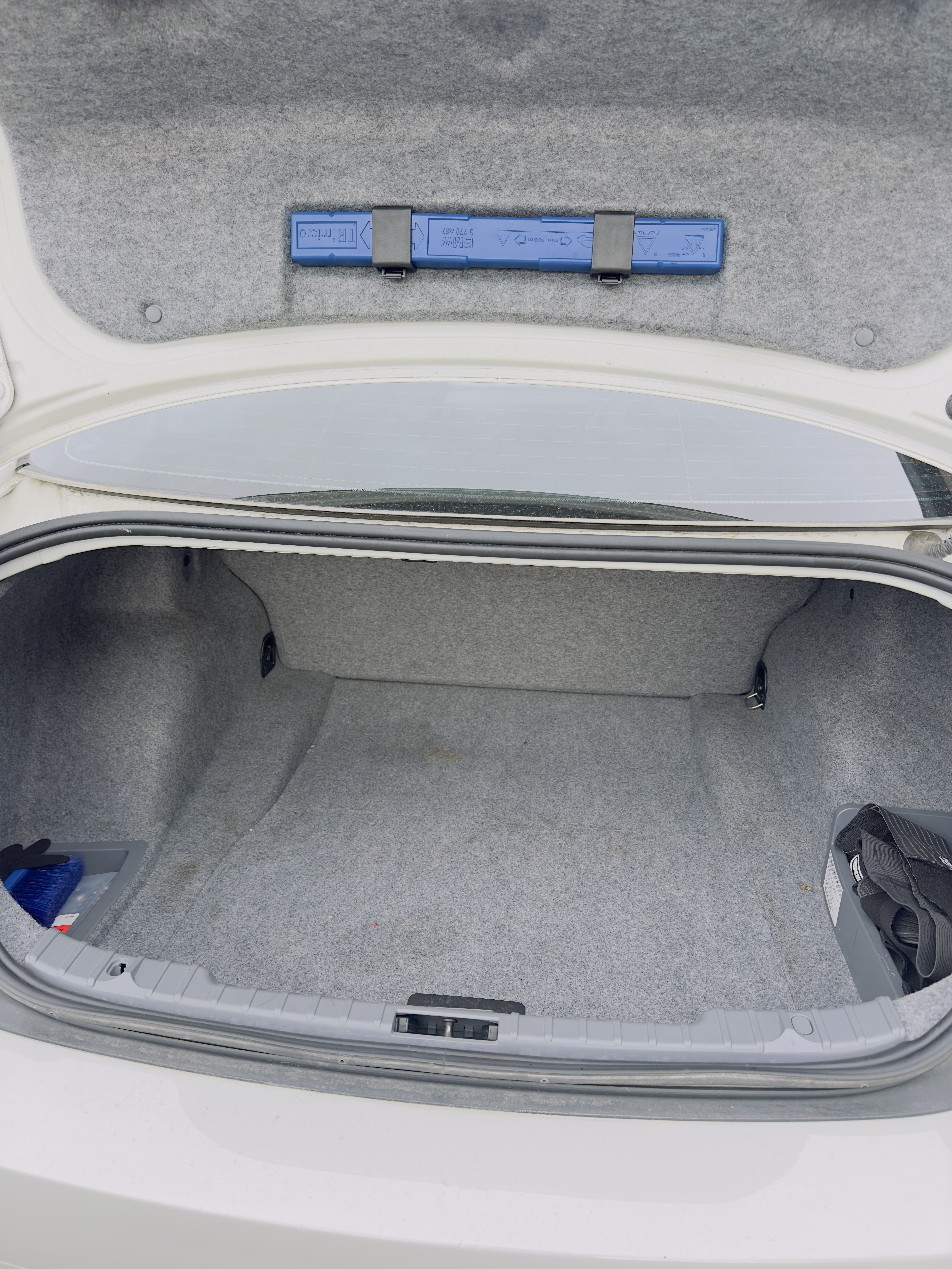 BMW 320i 2010 Carousel 4