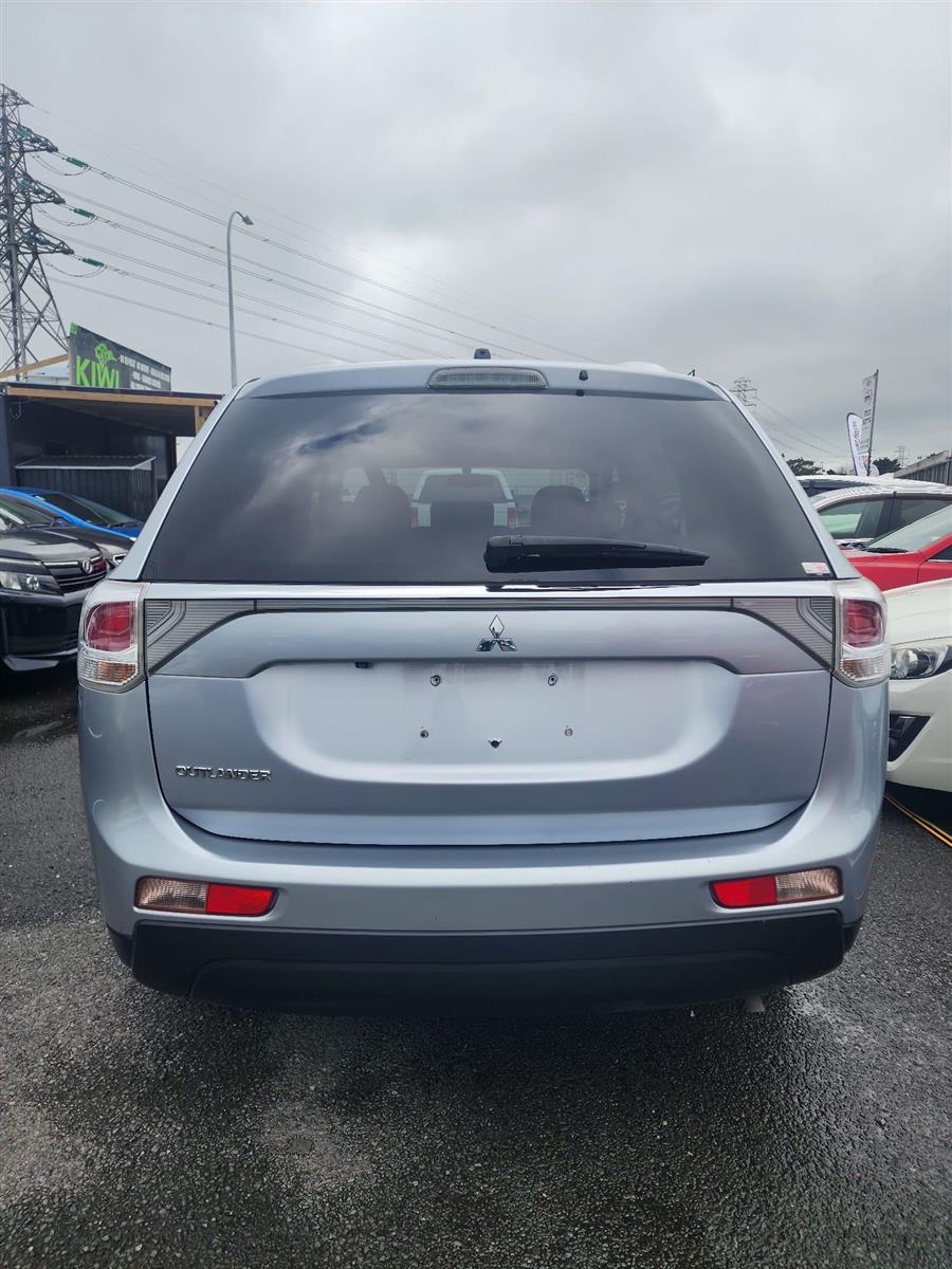 2013 Mitsubishi Outlander 7 seater 4WD Carousel 10