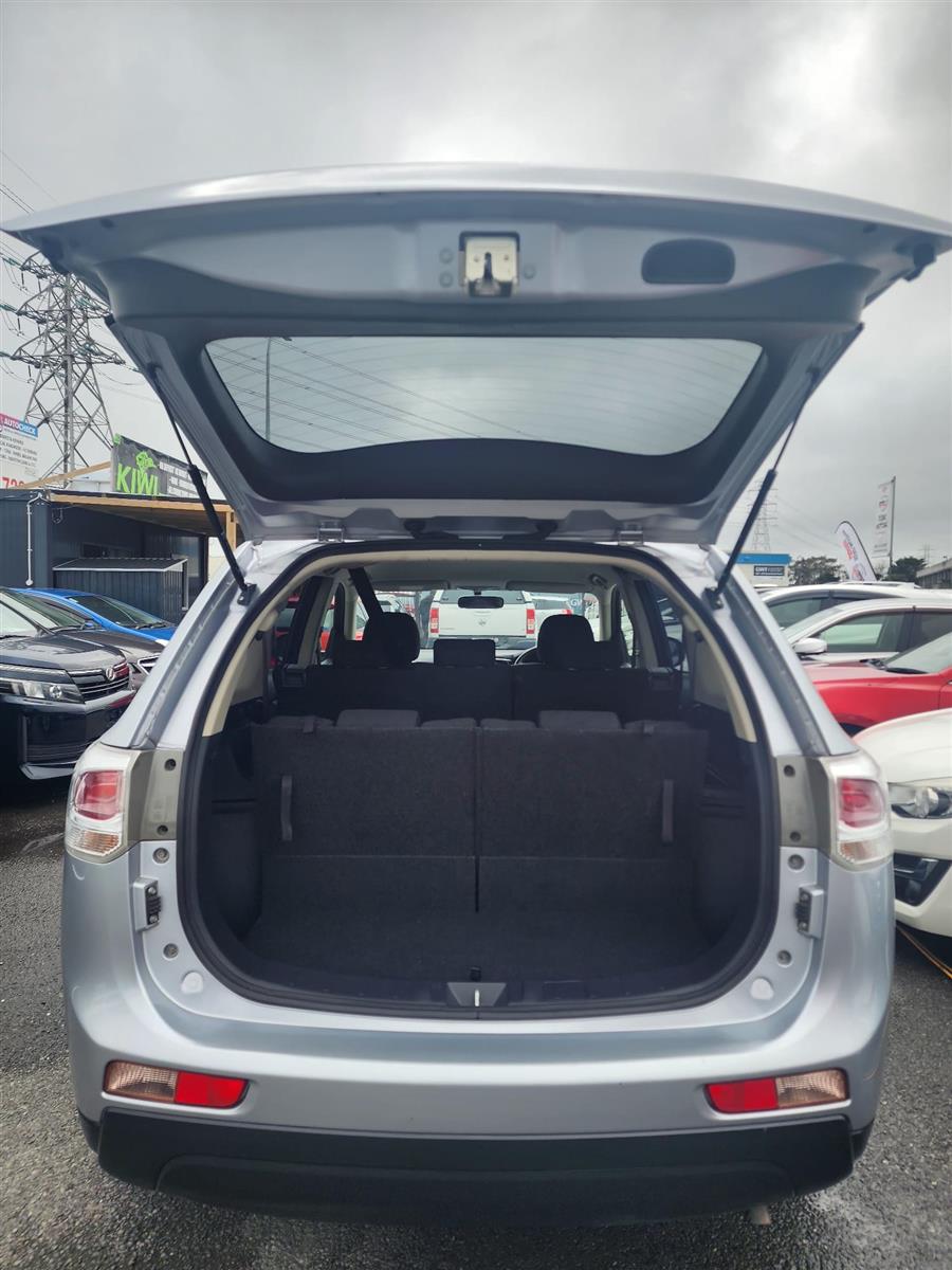 2013 Mitsubishi Outlander 7 seater 4WD Carousel 4