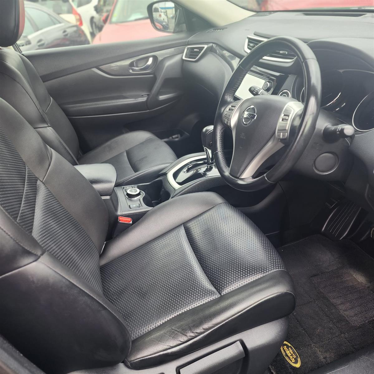 2015 Nissan X-Trail HYBRID Carousel 3