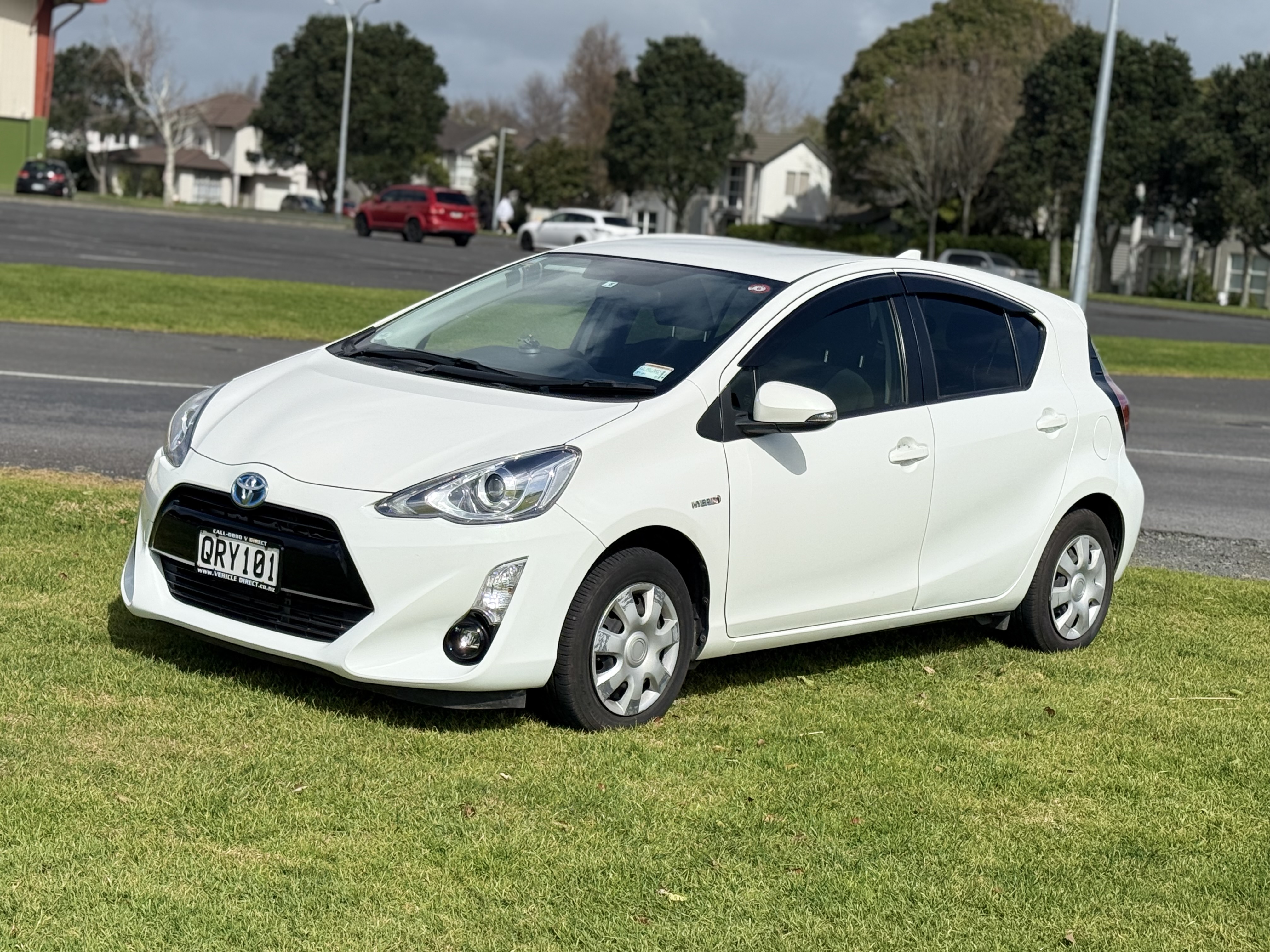 Toyota aqua hybrid 2015 push button start