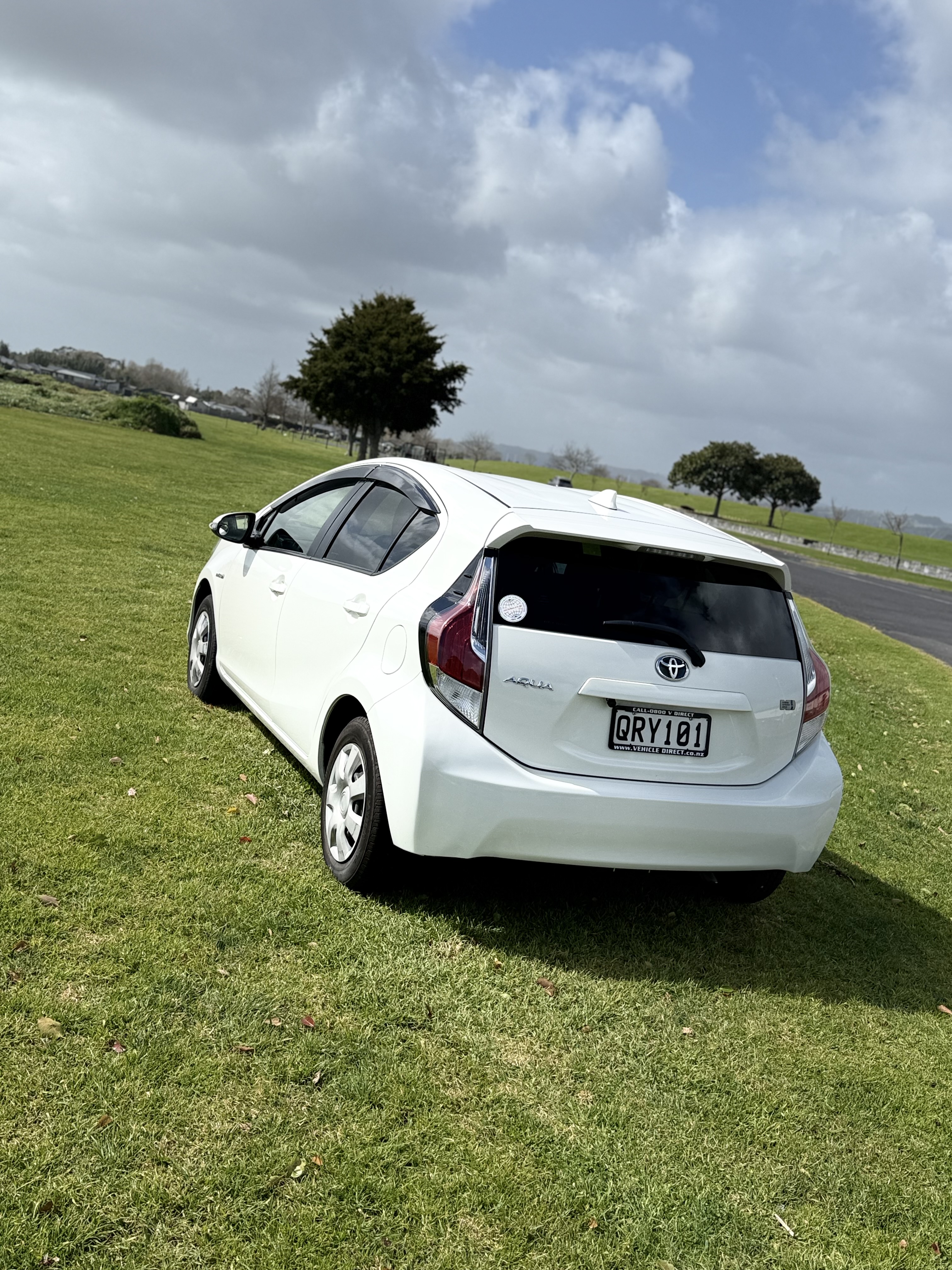 Toyota aqua hybrid 2015 push button start Carousel 2