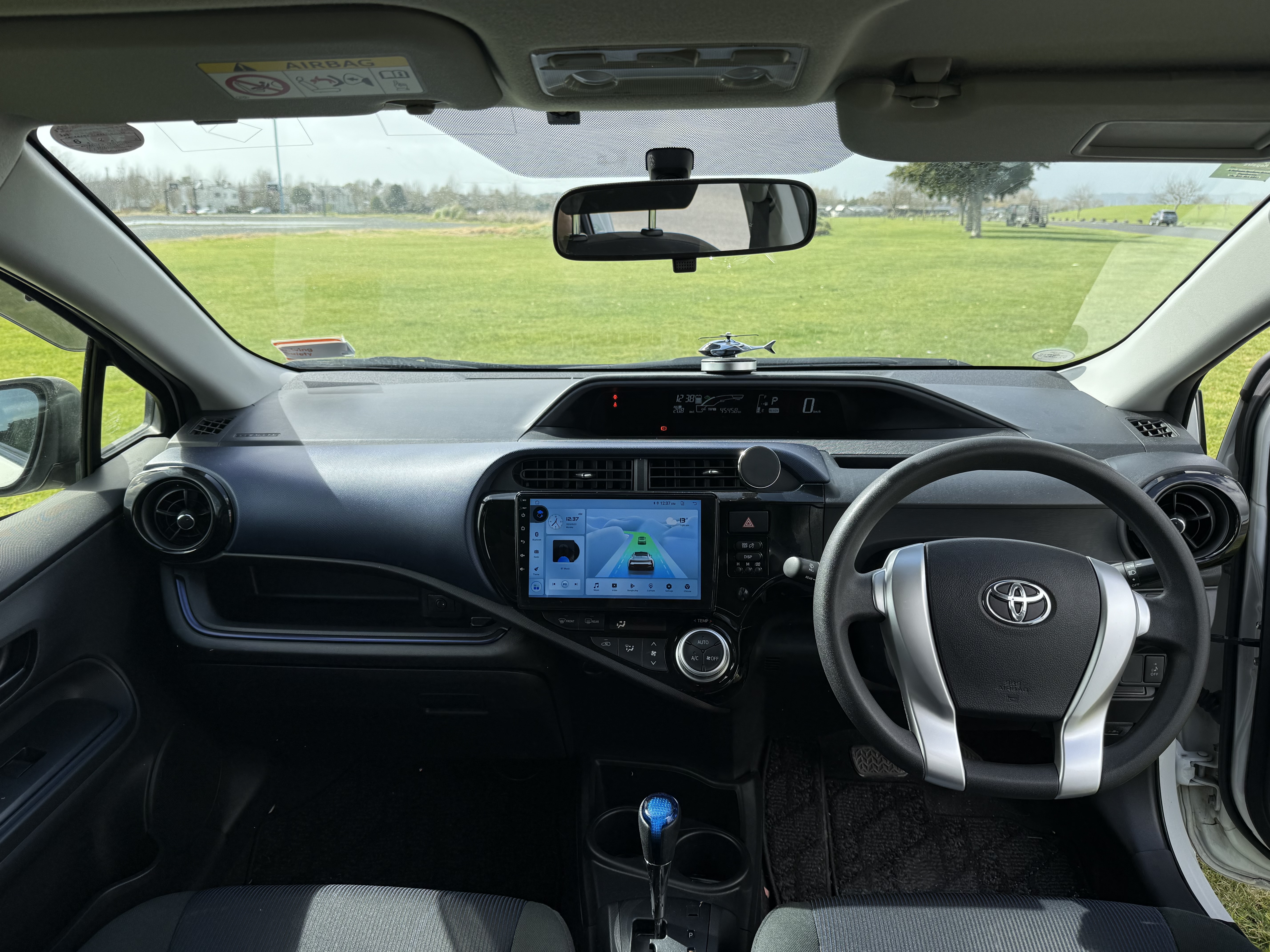 Toyota aqua hybrid 2015 push button start Carousel 4