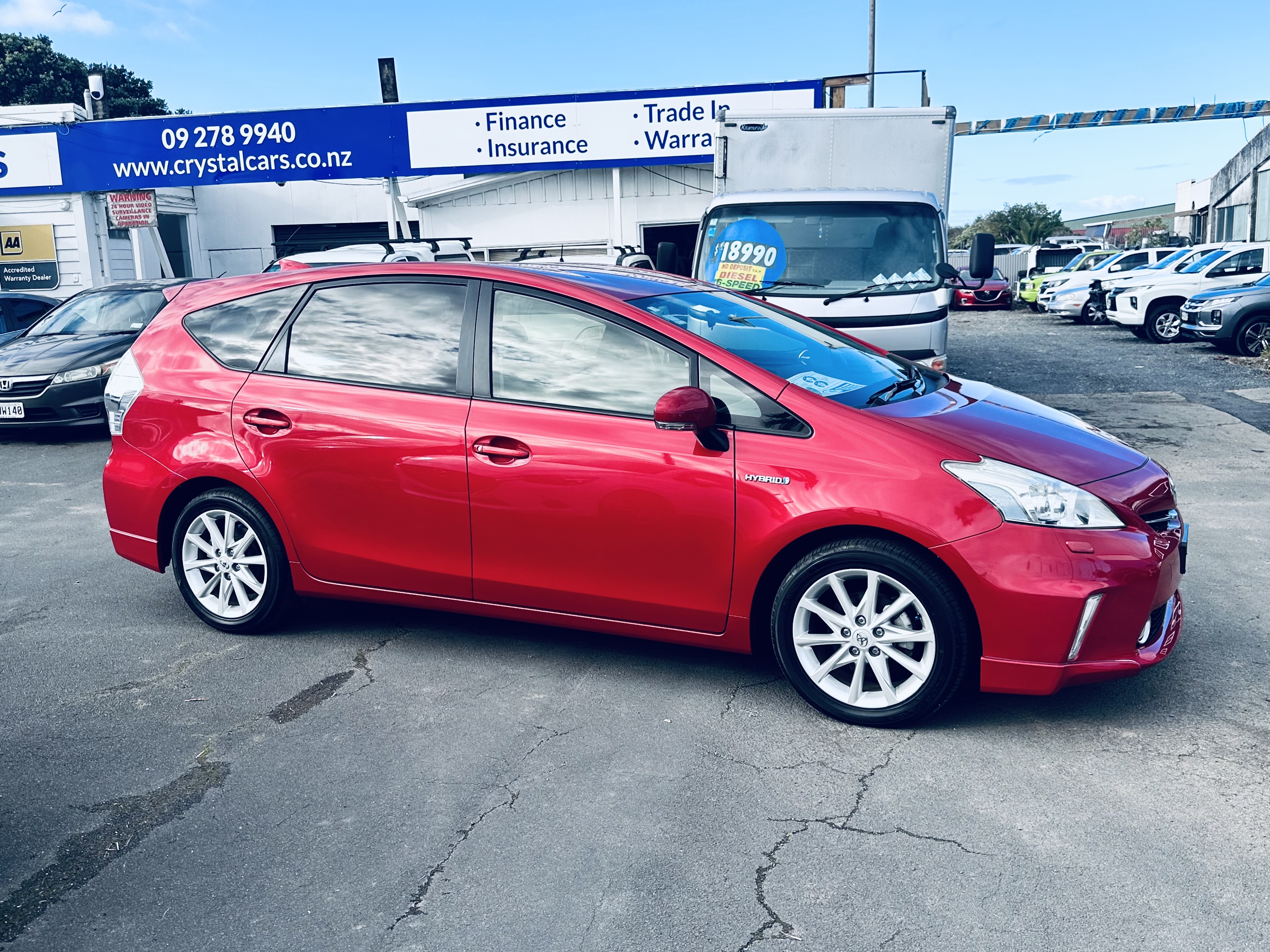 toyota prius alpha Carousel 7