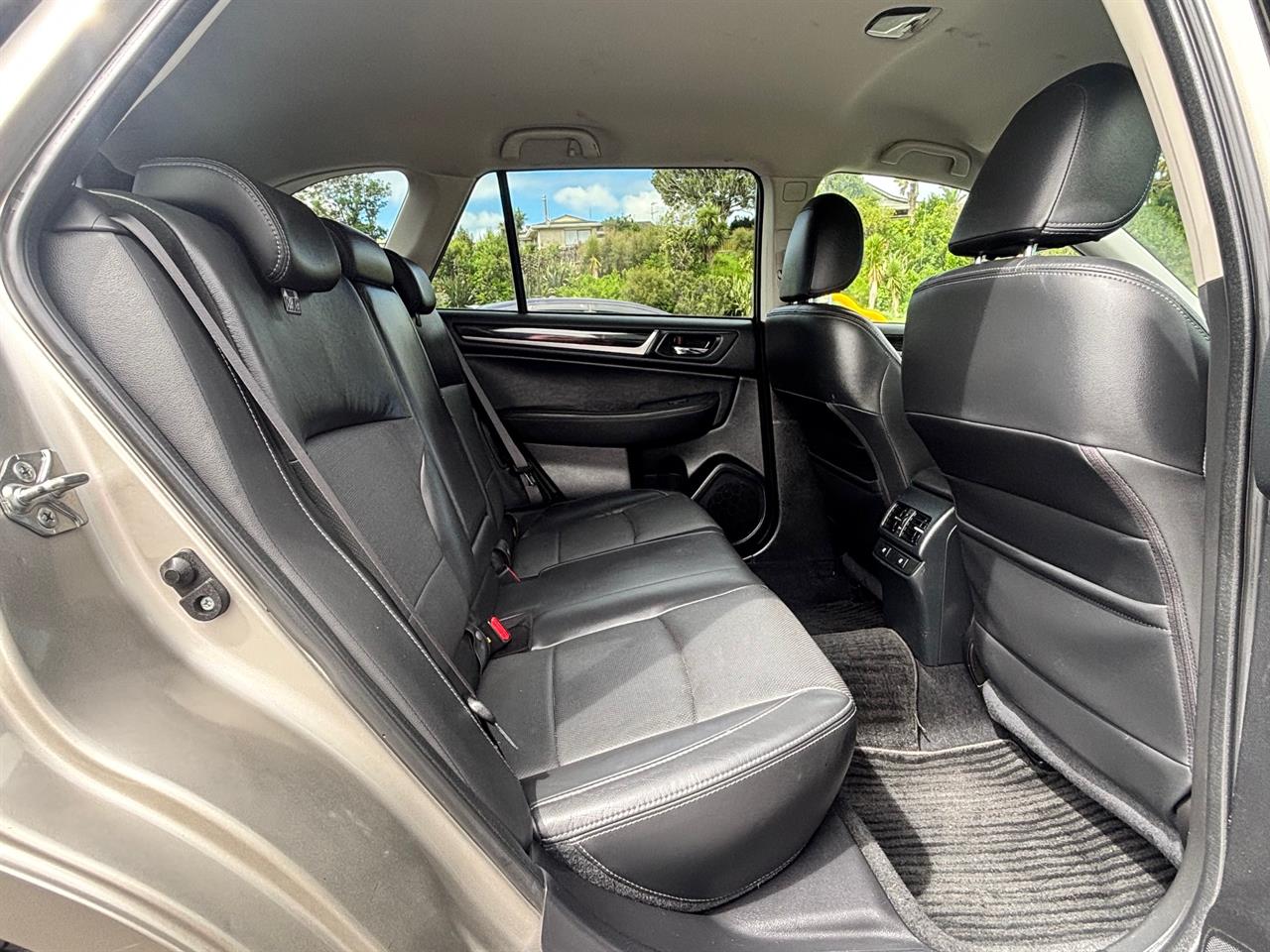2014 Subaru Outback 2.5 Limited Smart ED Carousel 4