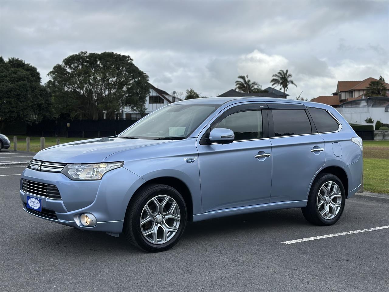 2013 Mitsubishi Outlander 2.0G 4WD PHEV Carousel 14