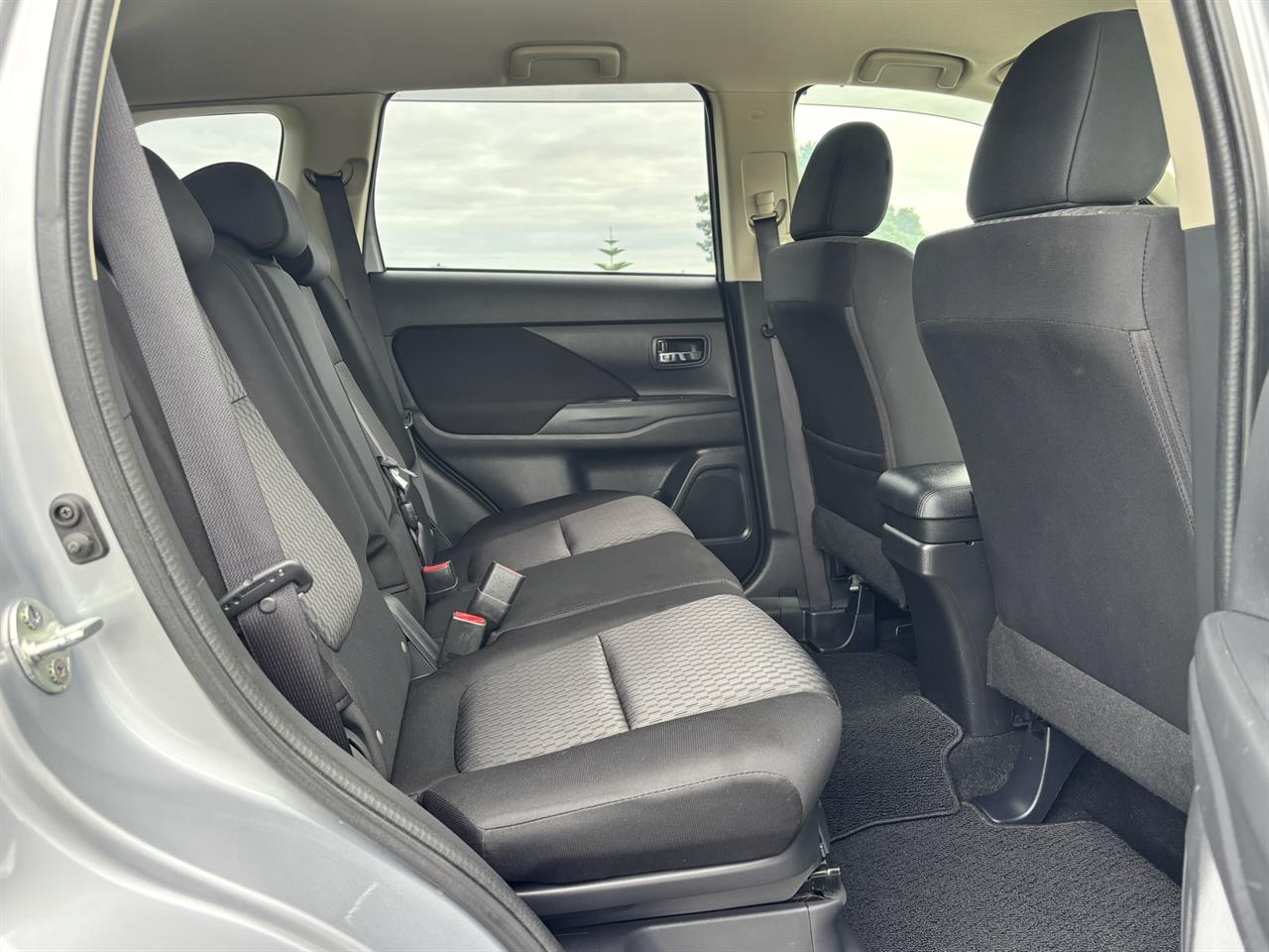 2013 Mitsubishi Outlander 2.4G 4WD 7 Seater Carousel 4