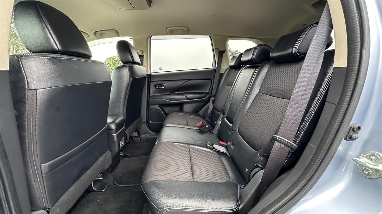 2013 Mitsubishi Outlander 2.0G 4WD PHEV Carousel 5