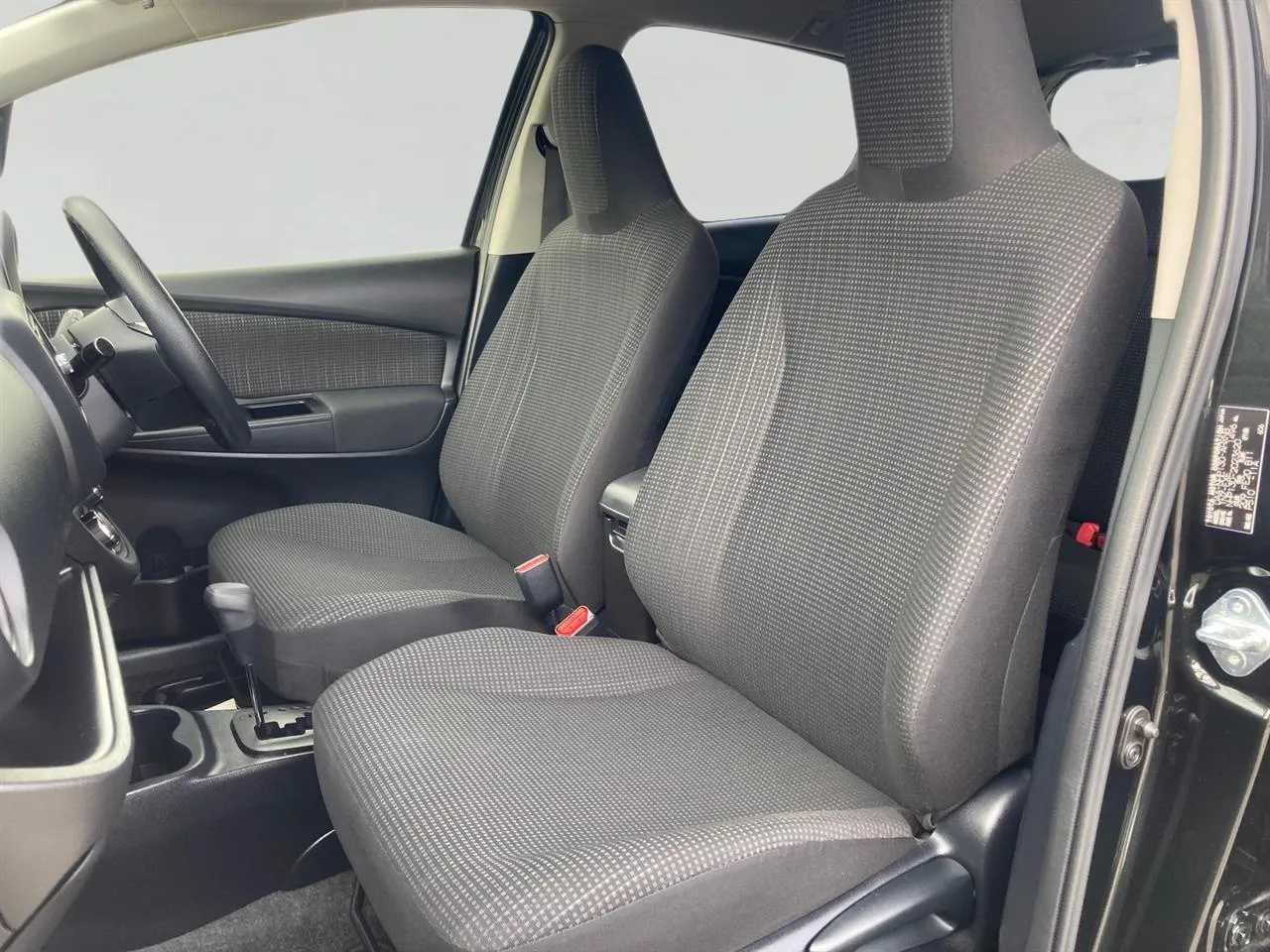 2017 Toyota Vitz 1.5 F Hybrid Carousel 4