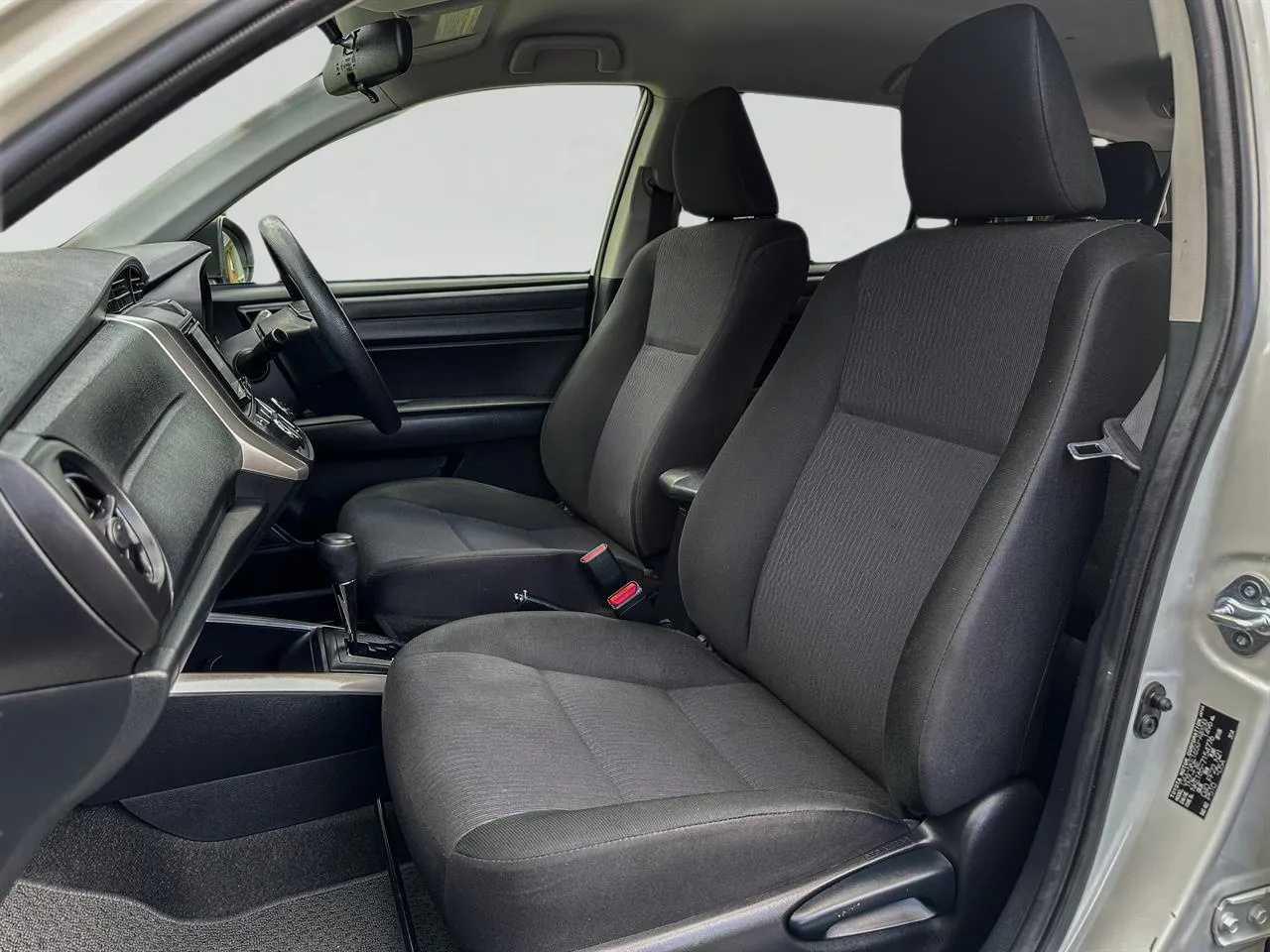 2017 Toyota Corolla Fielder 1.5G Hybrid Carousel 4