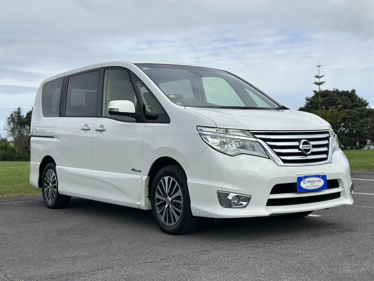 2015 Nissan Serena Highway Star Smart Hybrid Carousel 10