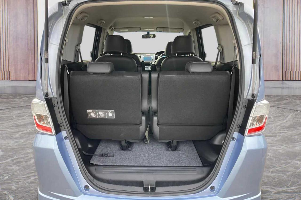 2013 Honda Freed 1.5 Hybrid Flexi Package Carousel 6