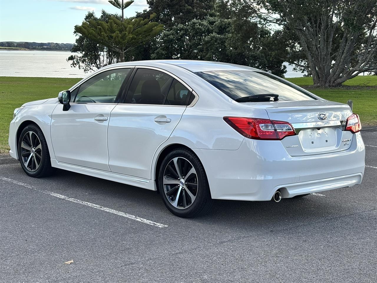 2014 Subaru Legacy B4 Limited Carousel 15