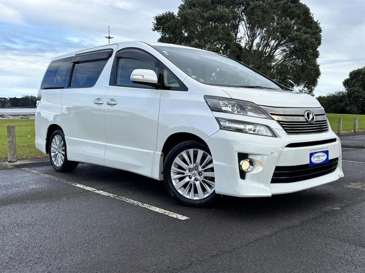 2013 Toyota Vellfire 24Z 7 Seater