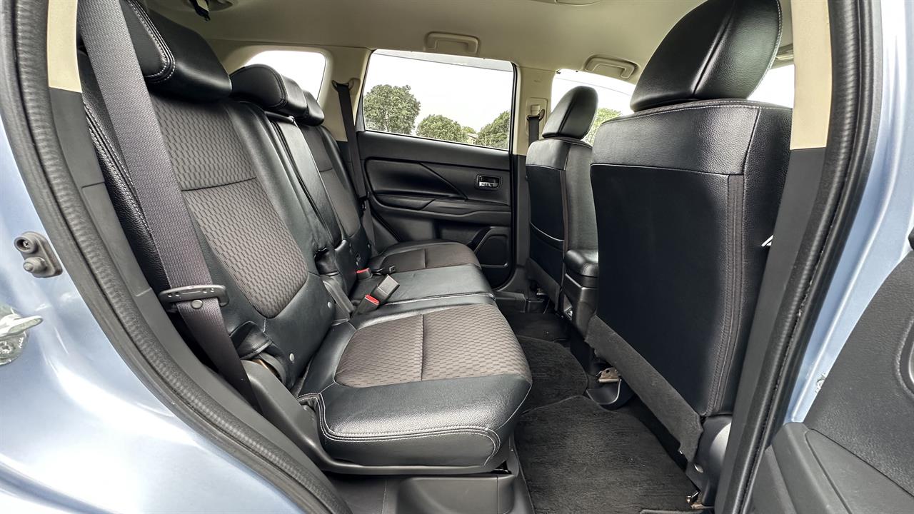 2013 Mitsubishi Outlander 2.0G 4WD PHEV Carousel 6