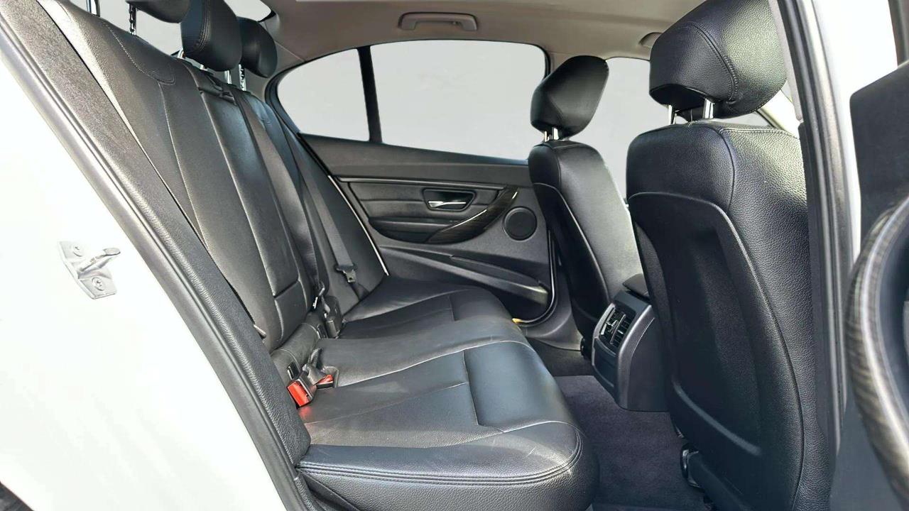 2013 BMW 320D Luxury Package Carousel 6
