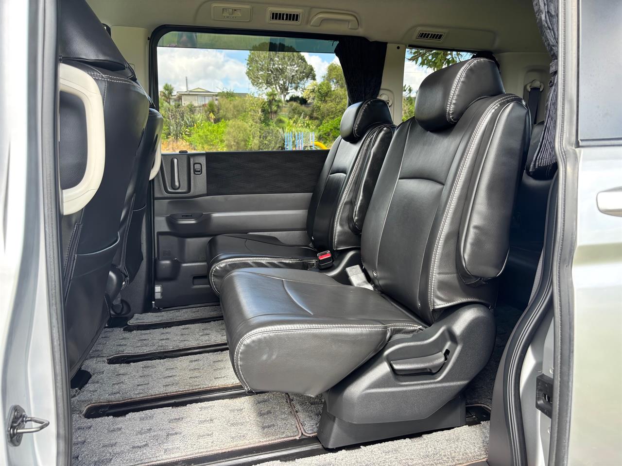 2014 Honda Stepwagon 2.0 G Comfort Selection Carousel 5