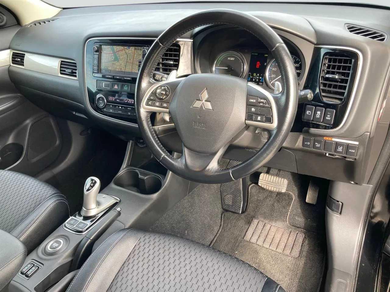 2013 Mitsubishi Outlander 2.0G 4WD PHEV Carousel 2