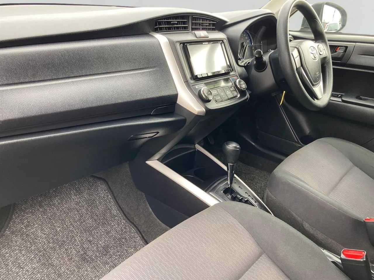 2017 Toyota Corolla Fielder 1.5G Hybrid Carousel 3