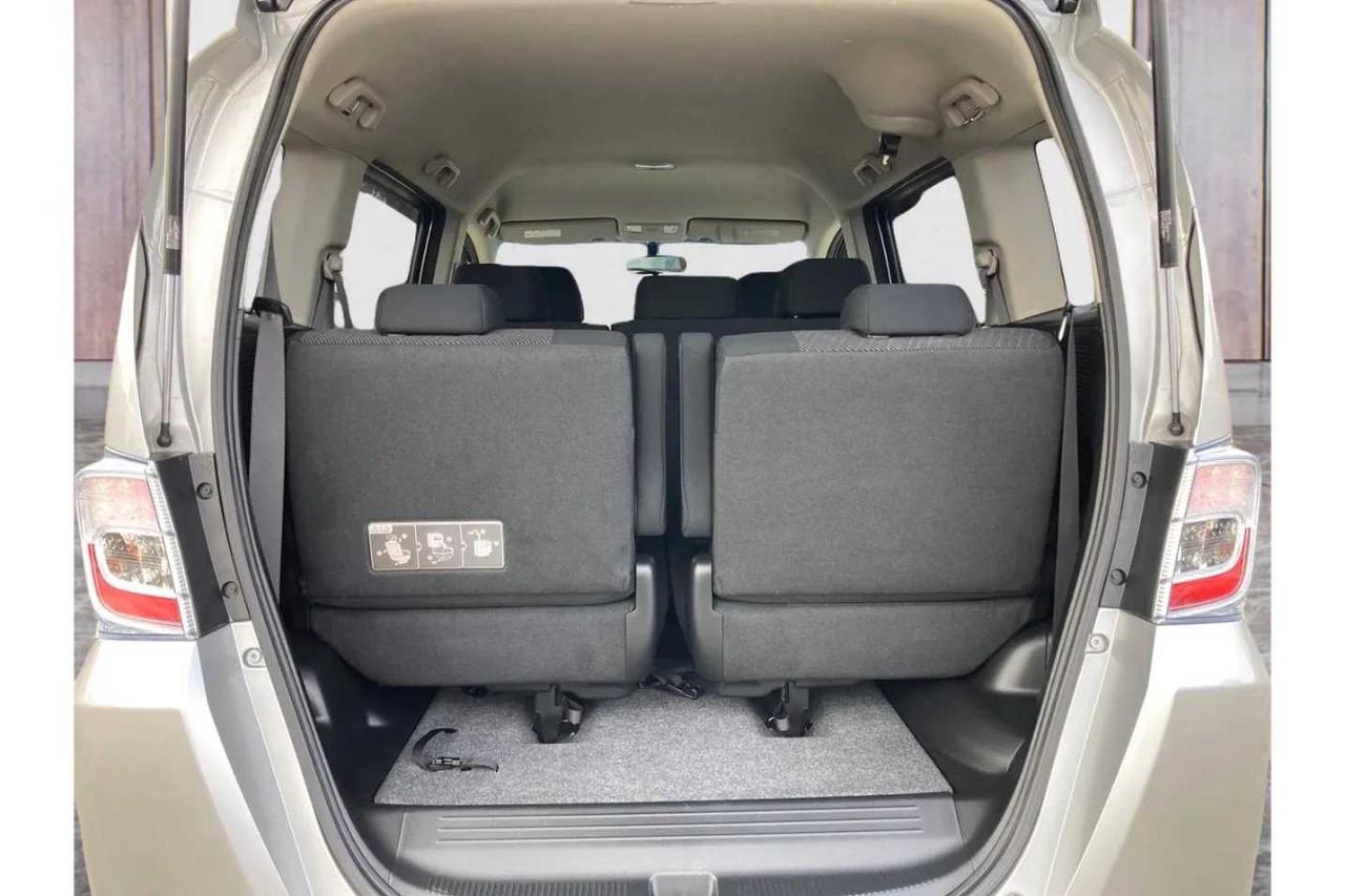 2012 Honda Freed 1.5 Hybrid 7 Seater Carousel 7