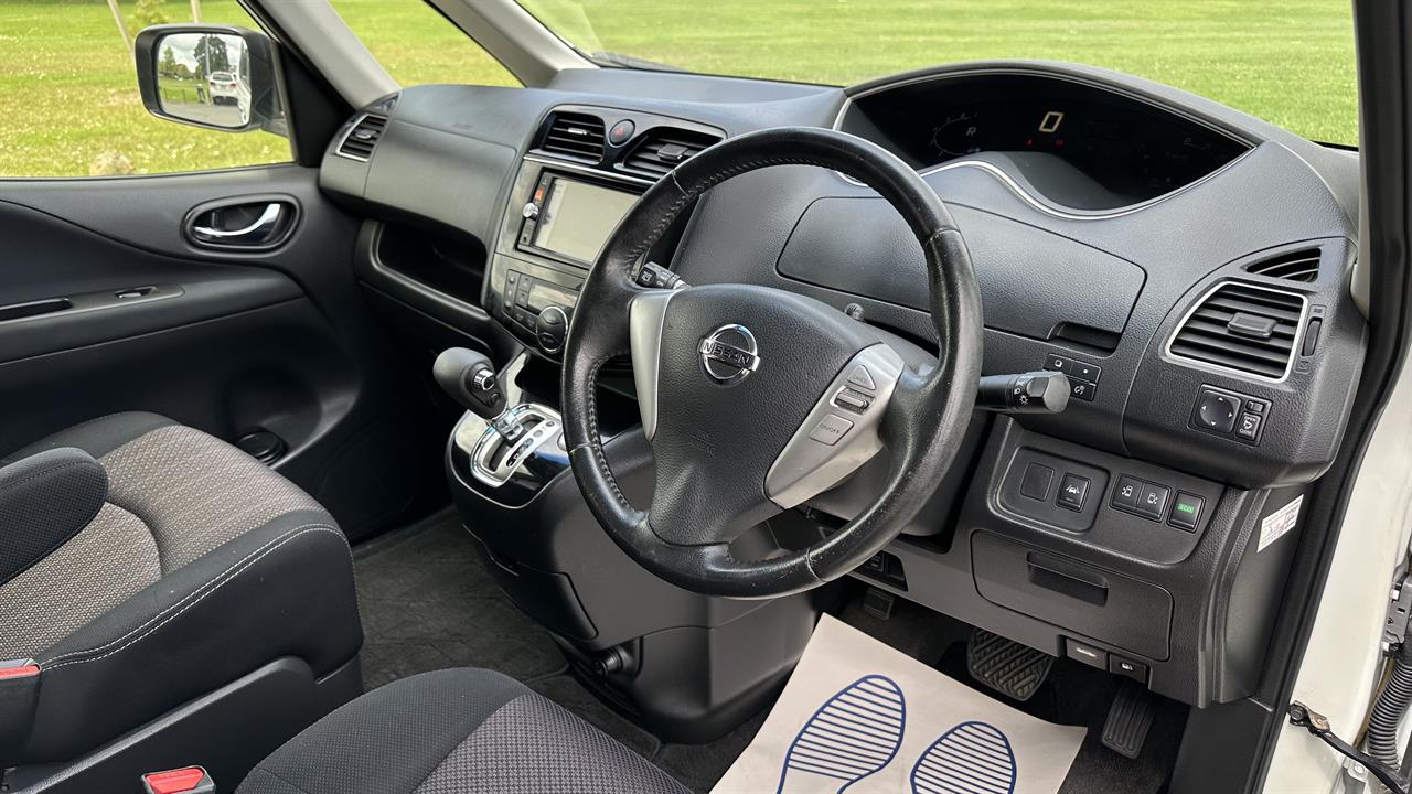 2015 Nissan Serena Highway Star Smart Hybrid Carousel 2