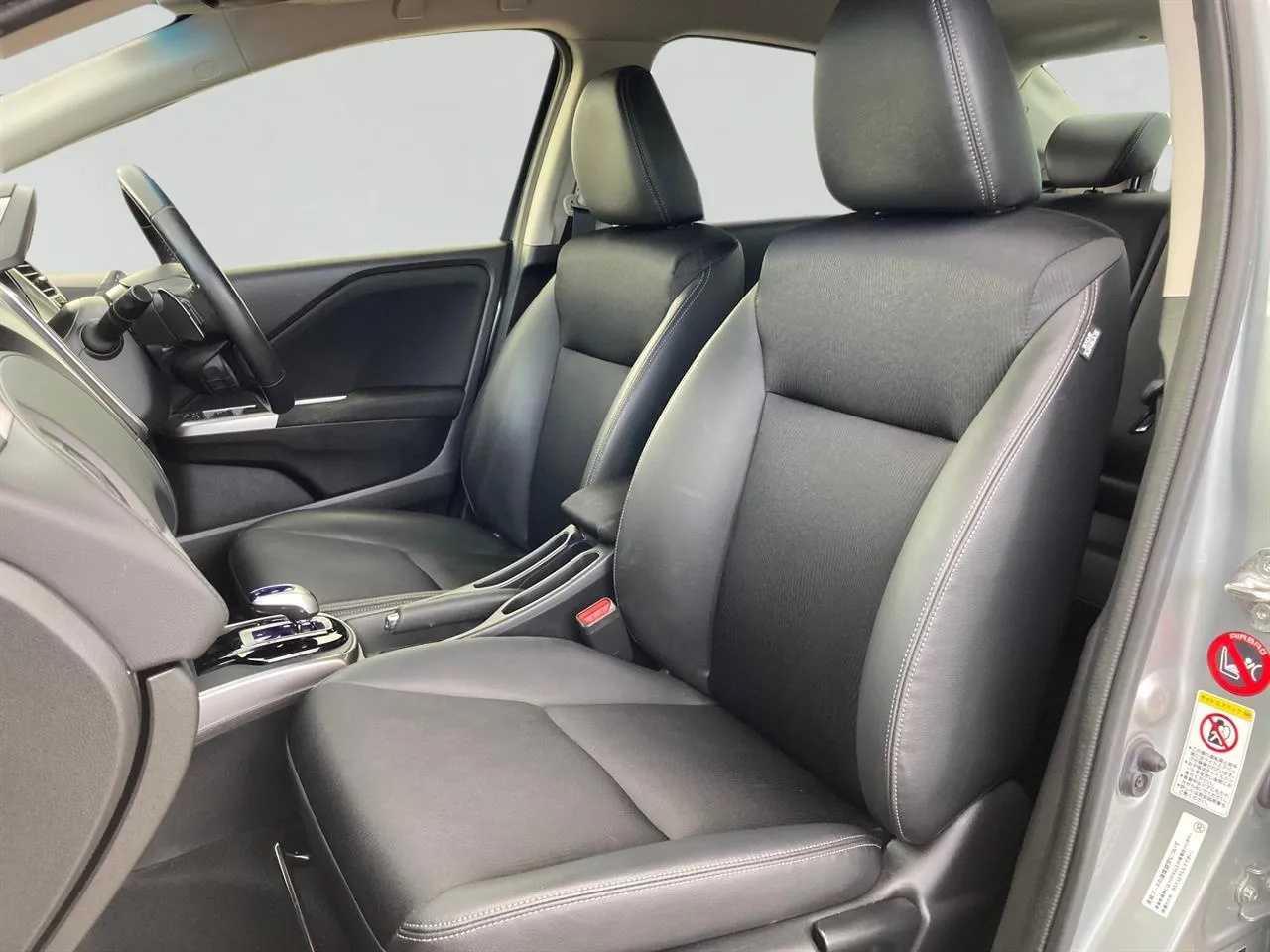 2015 Honda Grace 1.5EX Hybrid Carousel 4