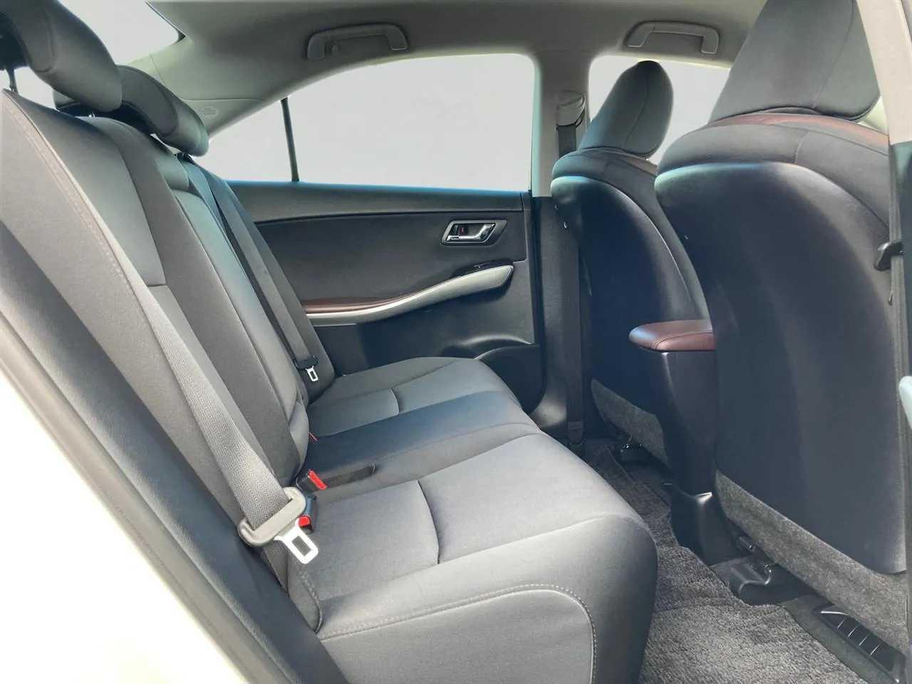 2014 Toyota Sai 2.4 G Hybrid Carousel 6