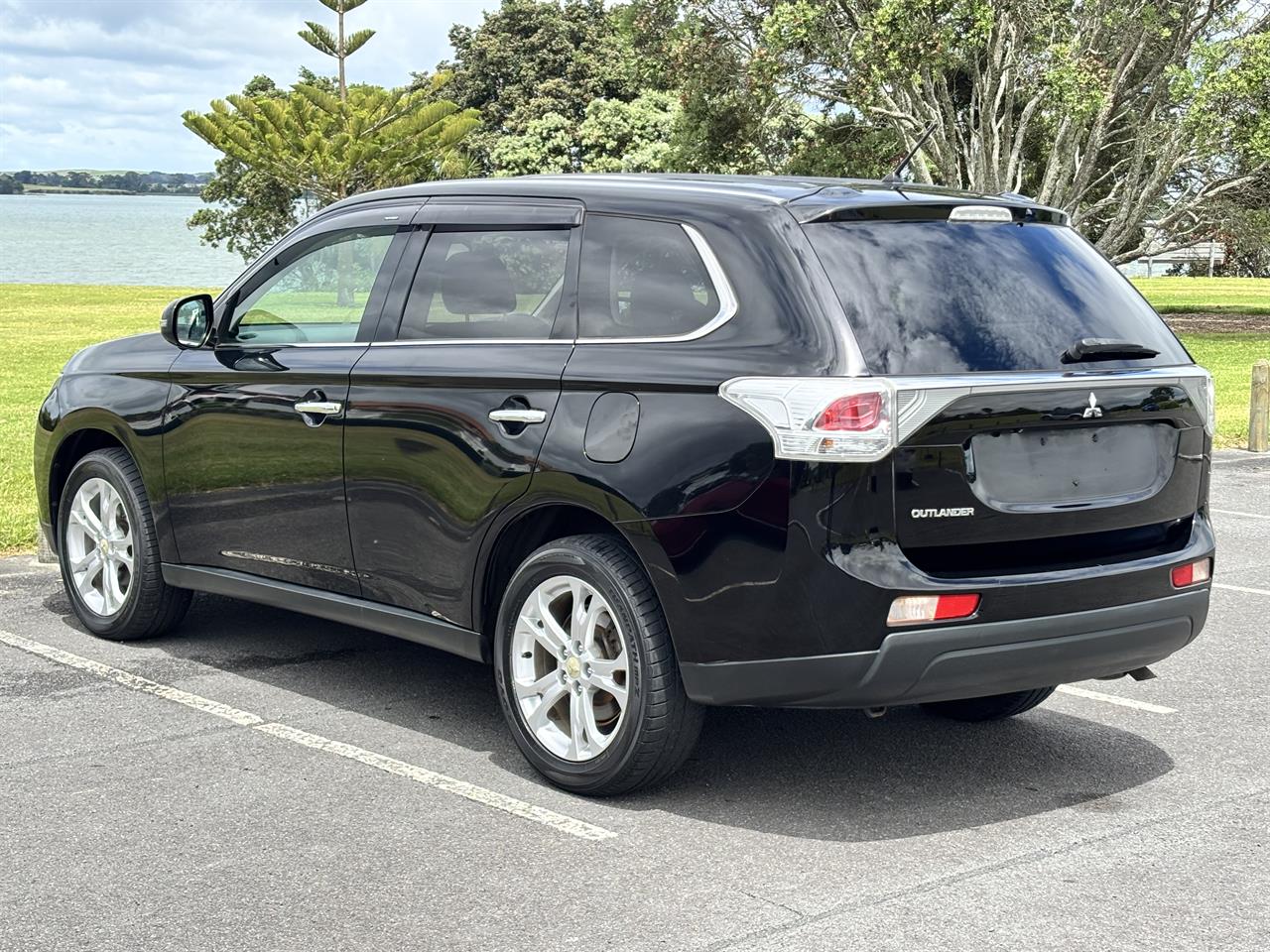 2014 Mitsubishi Outlander 2.4G 4WD 7 Seater Carousel 13