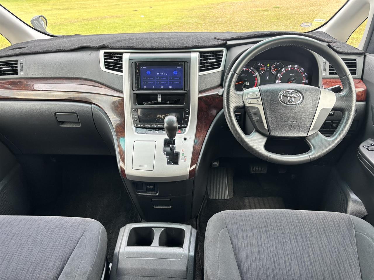 2012 Toyota Vellfire 24Z 7 Seater Carousel 2