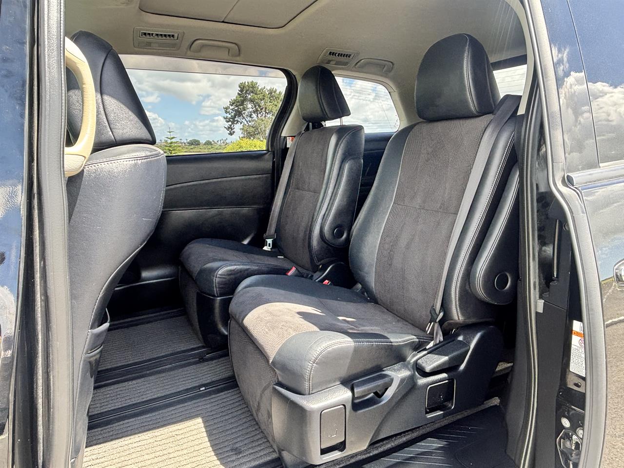 2015 Toyota Estima 2.4 Aeras Facelift Carousel 4