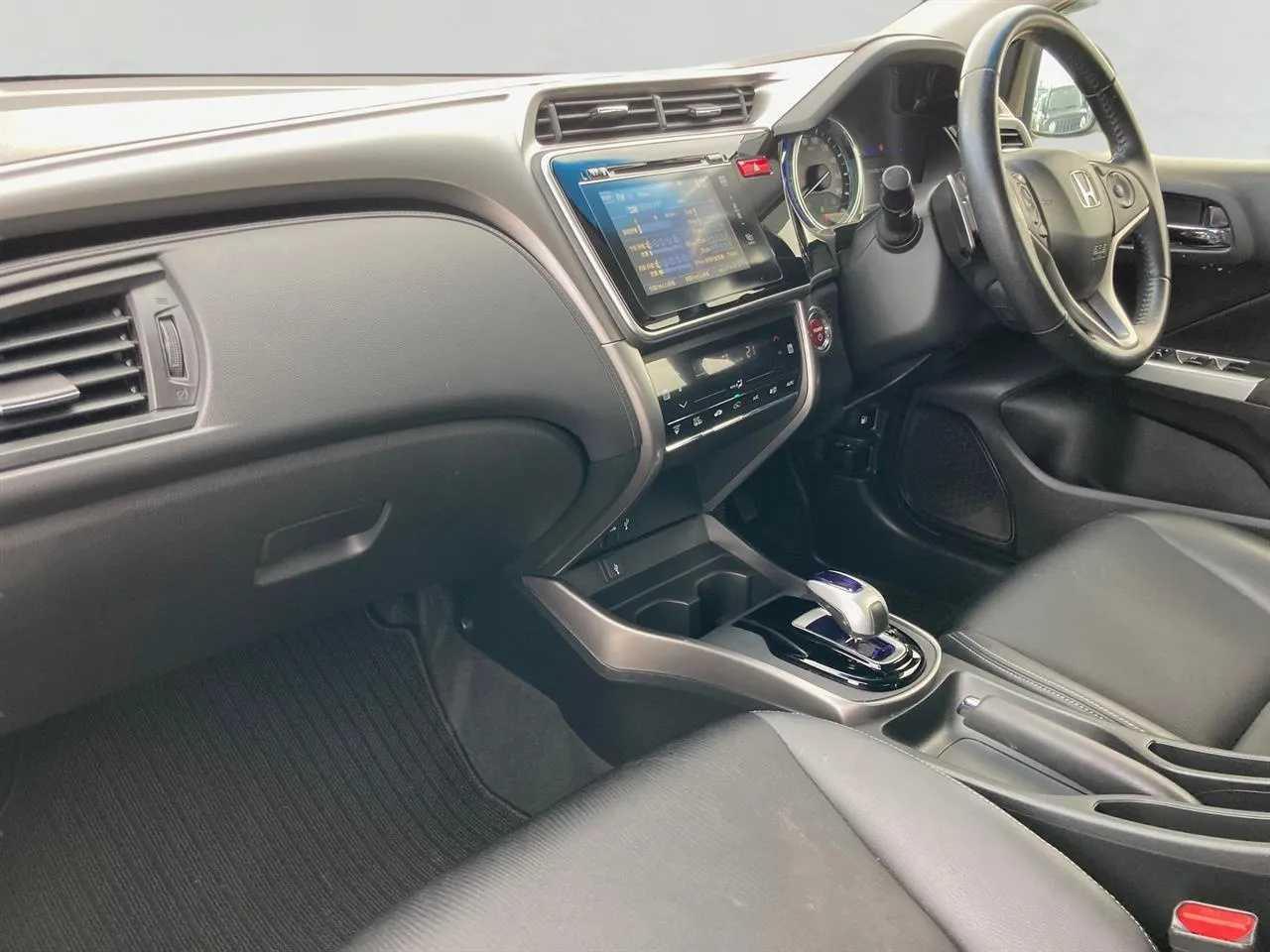 2015 Honda Grace 1.5EX Hybrid Carousel 3