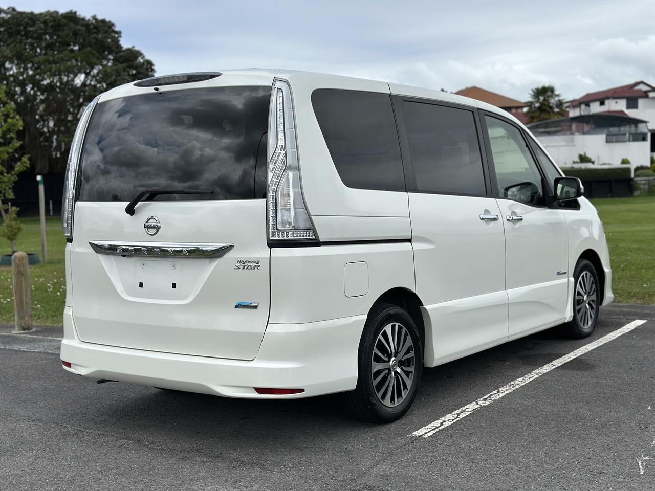 2015 Nissan Serena Highway Star Smart Hybrid Carousel 17