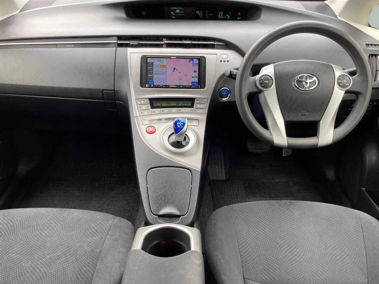 2014 Toyota Prius 1.8 Type S Facelift Carousel 1