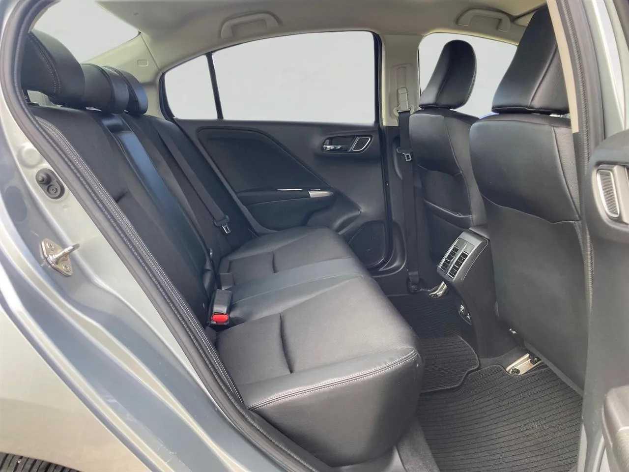 2015 Honda Grace 1.5EX Hybrid Carousel 6