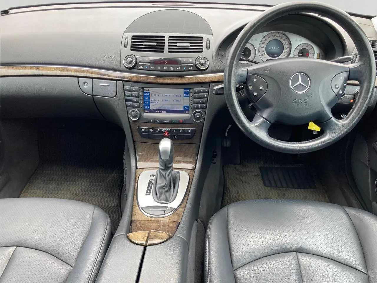2006 Mercedes-Benz E350 Avantgarde Carousel 1