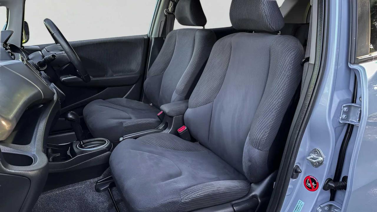 2012 Honda Fit Hybrid Smart Selection Carousel 4