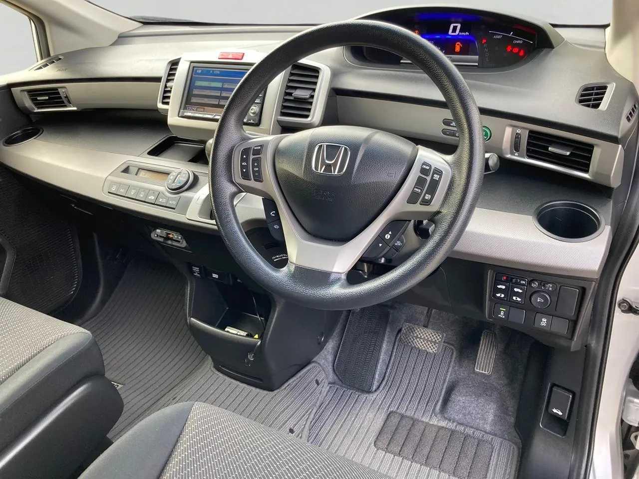 2012 Honda Freed 1.5 Hybrid 7 Seater Carousel 2