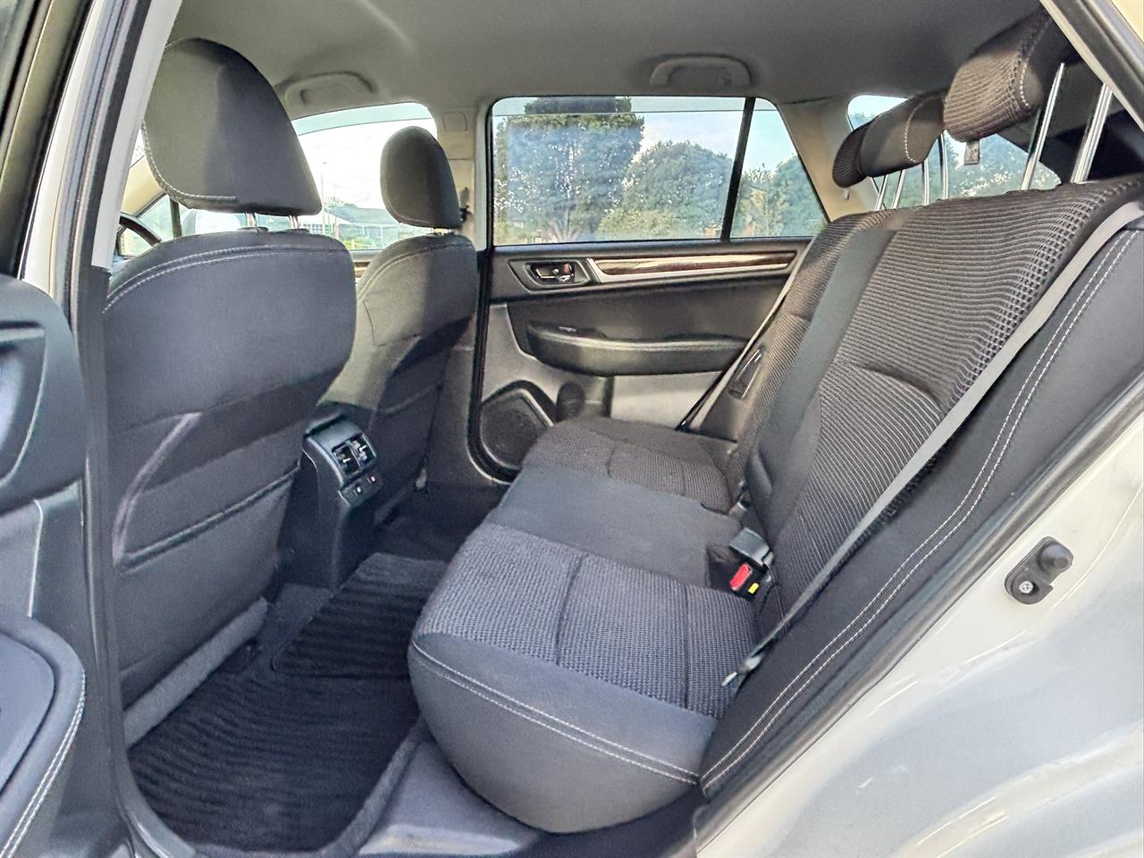 2015 Subaru Outback 2.5 Limited Smart ED Carousel 4