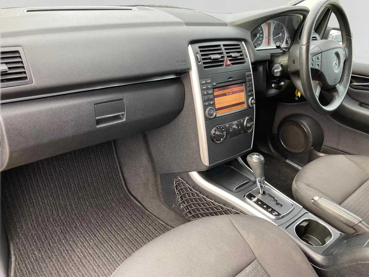 2011 Mercedes-Benz B180 Low Kilometers. Carousel 3
