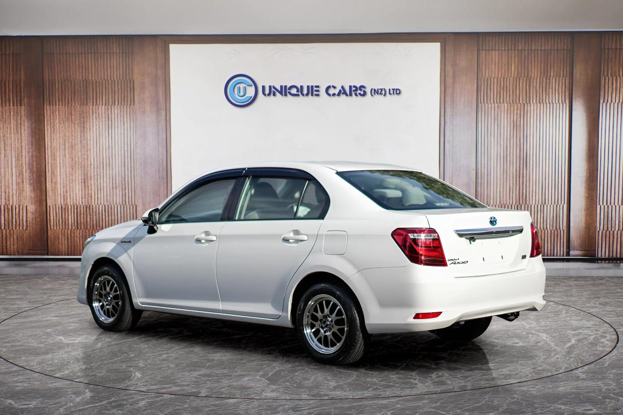 2017 Toyota Corolla Axio 1.5X Facelift Carousel 15