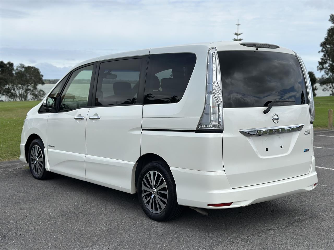 2015 Nissan Serena Highway Star Smart Hybrid Carousel 15
