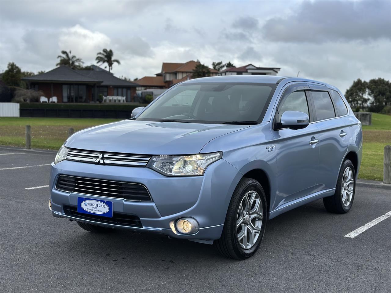 2013 Mitsubishi Outlander 2.0G 4WD PHEV Carousel 13