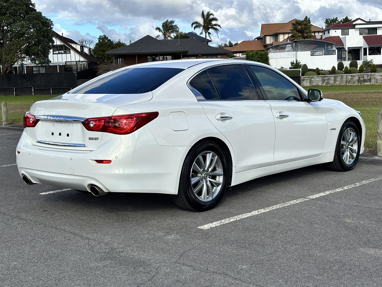2015 Nissan Skyline 350GT Hybrid Carousel 1