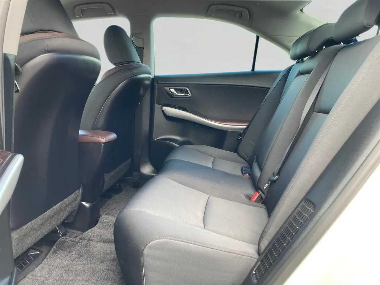2014 Toyota Sai 2.4 G Hybrid Carousel 5