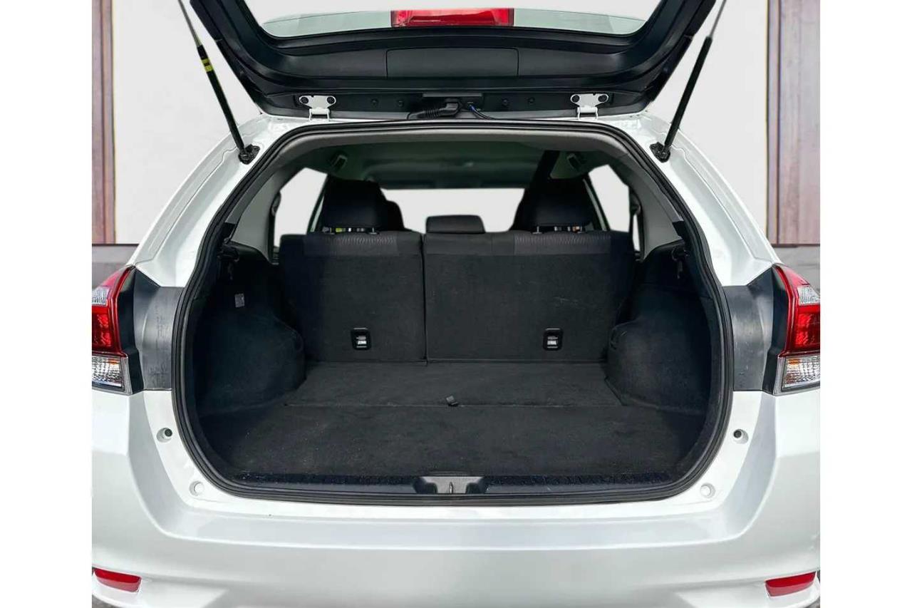 2017 Toyota Corolla Fielder 1.5G Hybrid Carousel 8