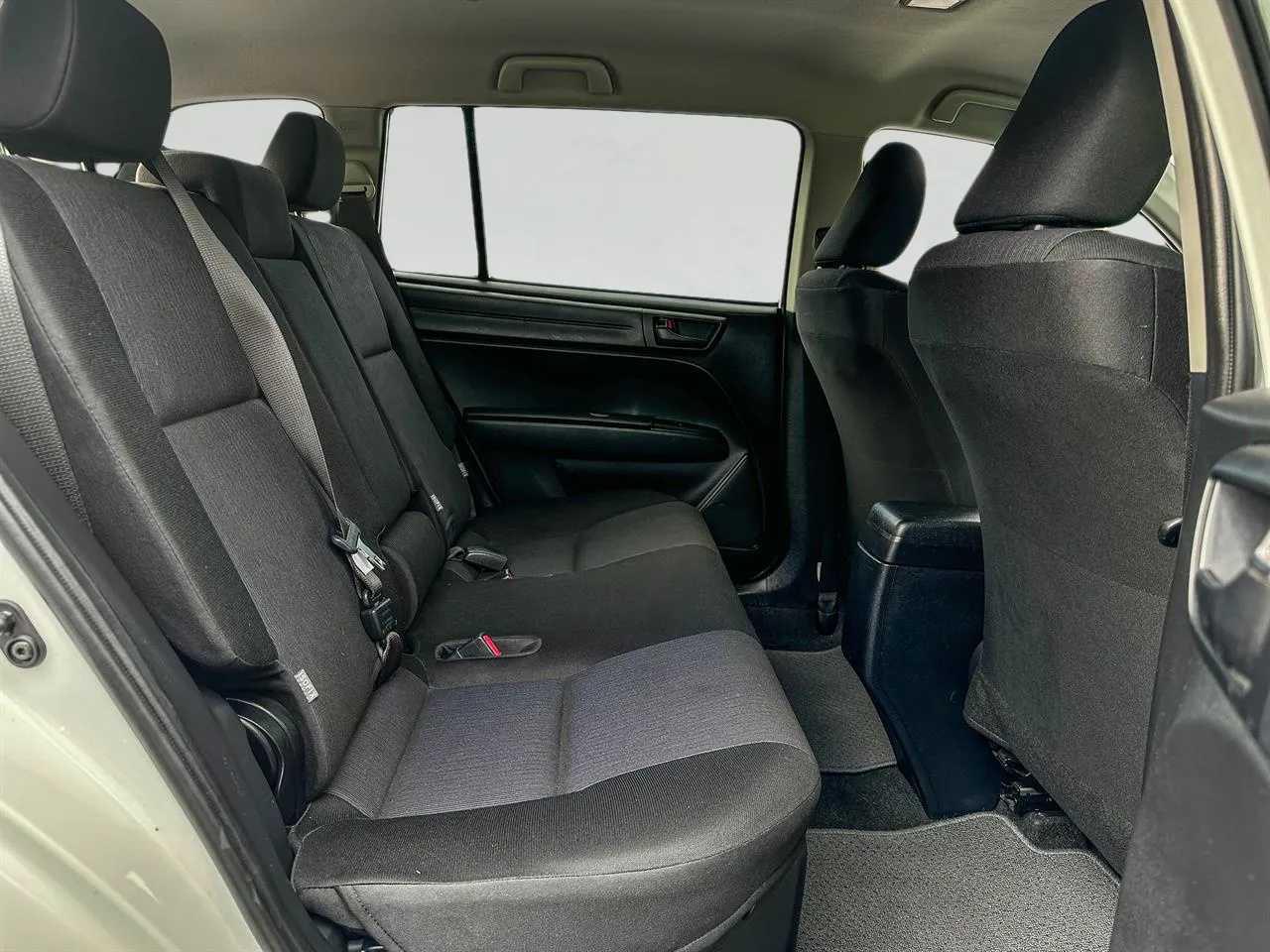 2017 Toyota Corolla Fielder 1.5G Hybrid Carousel 6