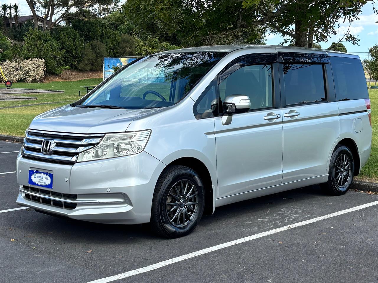 2014 Honda Stepwagon 2.0 G Comfort Selection Carousel 14