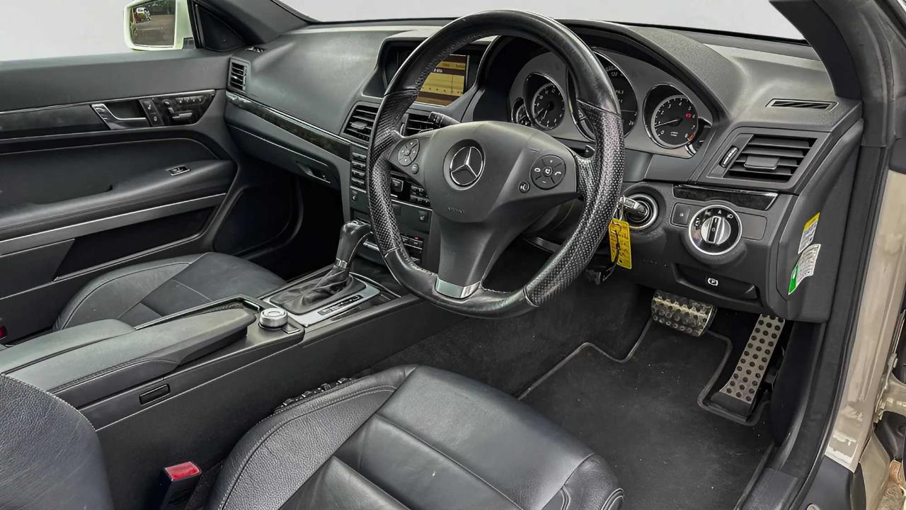 2010 Mercedes-Benz E250 CGI Blue Efficiency Carousel 2