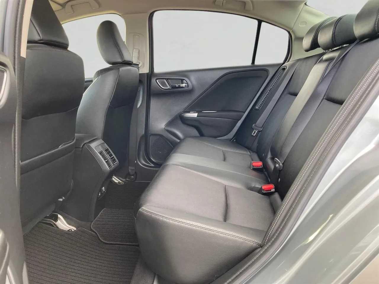 2015 Honda Grace 1.5EX Hybrid Carousel 5